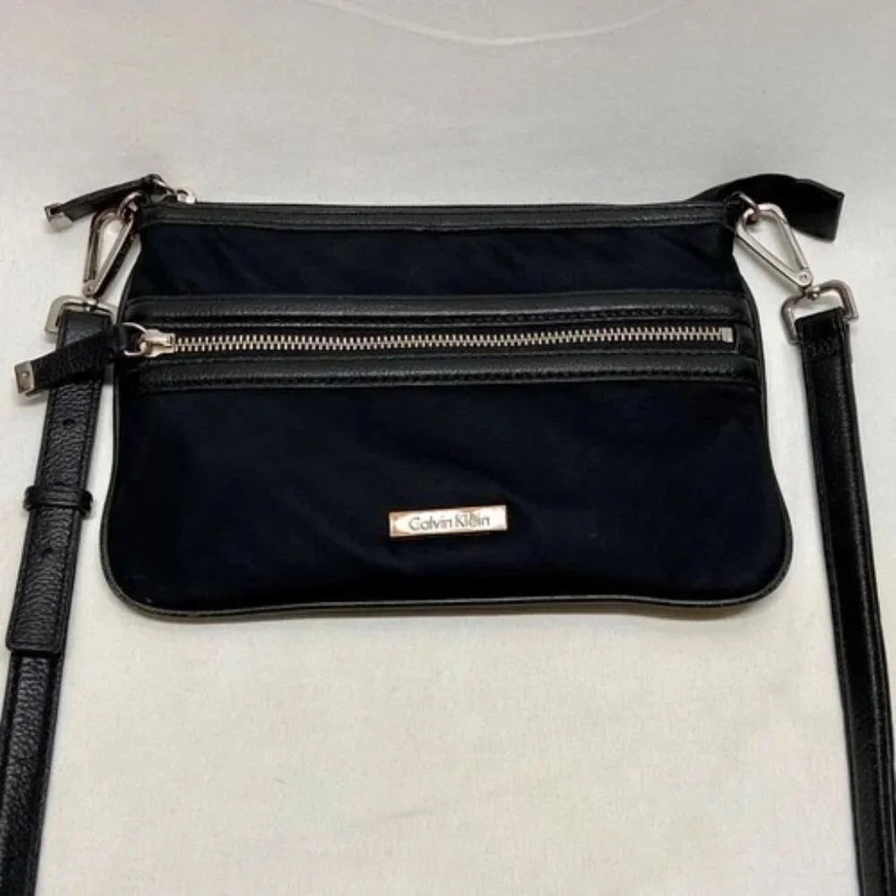 Calvin Klein Crossbody Bag‎ Black Lightweight Sporty CK Nylon Shoulderbag (Read)